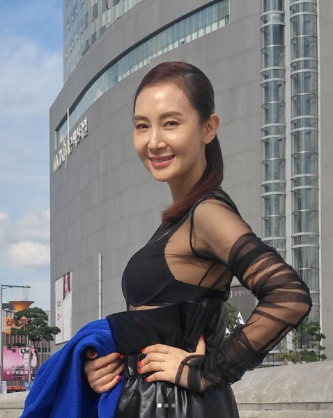 씨제스엔터테인먼트는 28일 배우 채시라와 전속 계약을 맺었다고 밝혔다.<채시라 인스타그램 캡처>